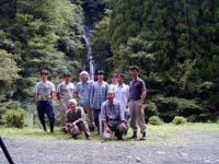 京都大学演習林の職員と マルカ林業の社員と共に 